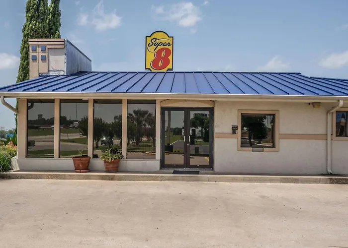 Super 8 By Wyndham San Marcos